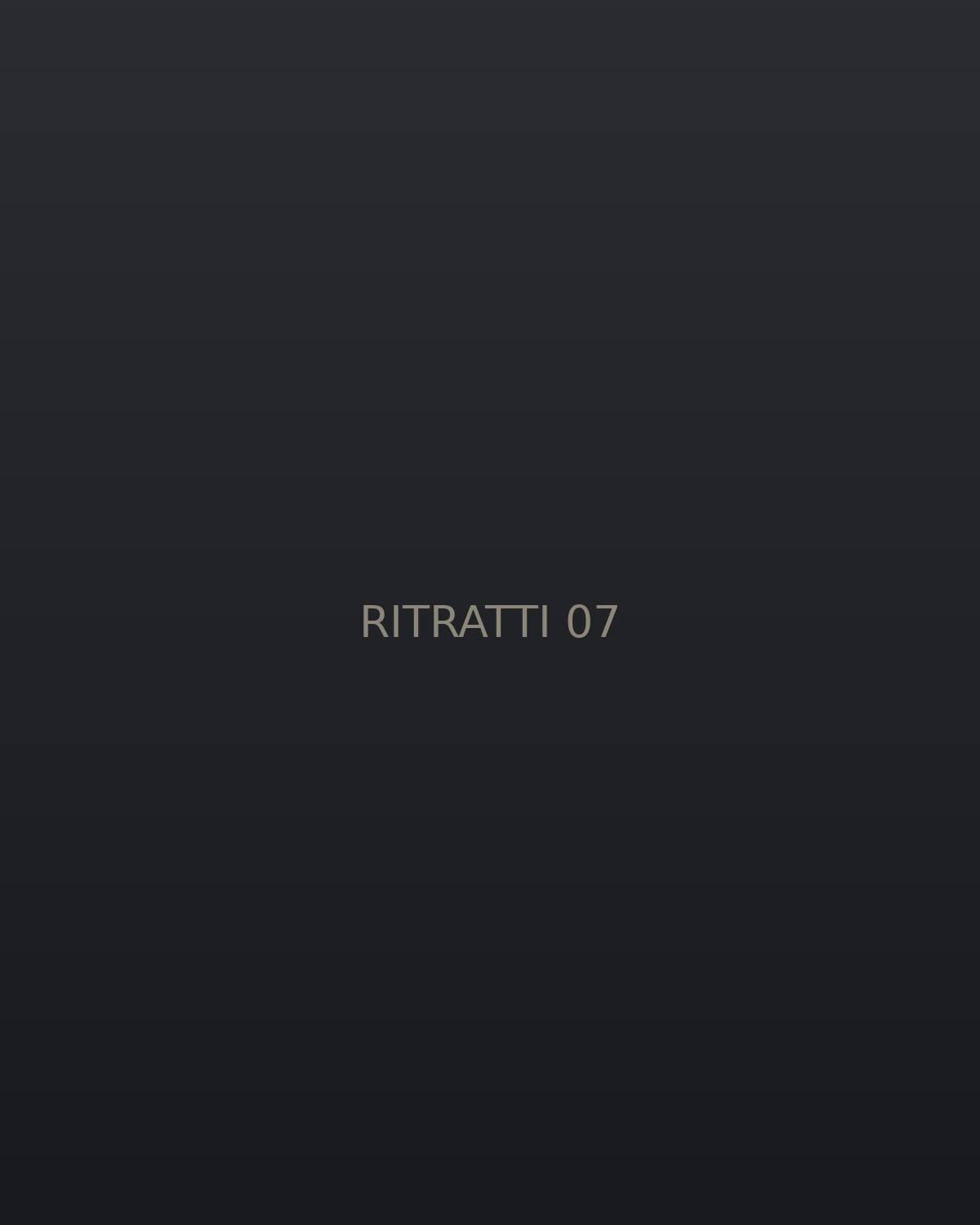 Ritratto di climber con magnesio sulle mani